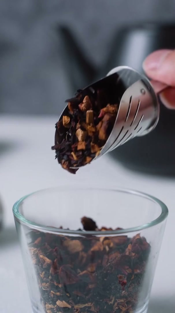 Scooping loose leaf tea with Brewstik